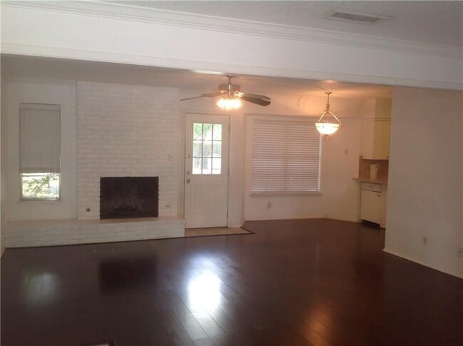Building Photo - 5602 Berry Hill Dr