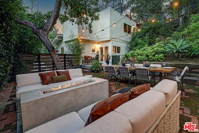 Foto del edificio - 8326 Ridpath Dr
