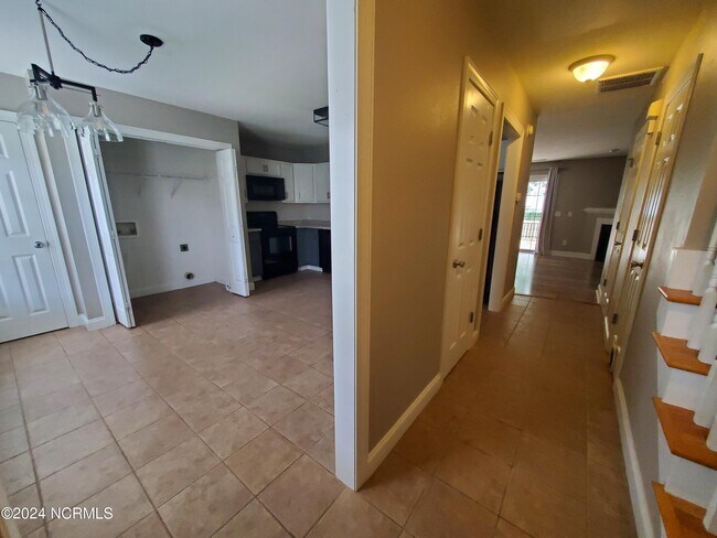 Building Photo - 4232 Brook Creek Ln