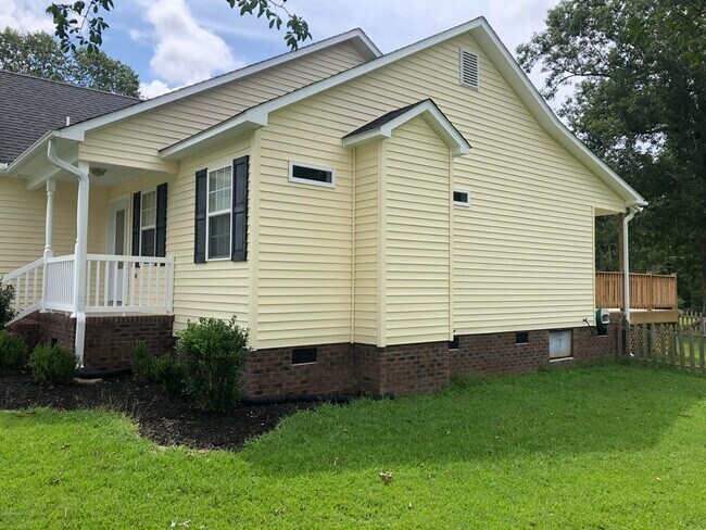 Building Photo - 209 Canterwood Ln