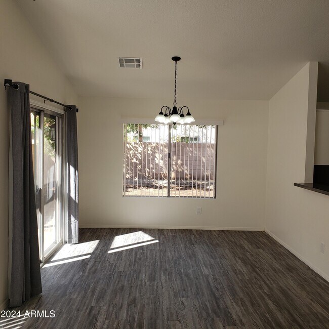 Foto del edificio - 4138 W Gary Dr