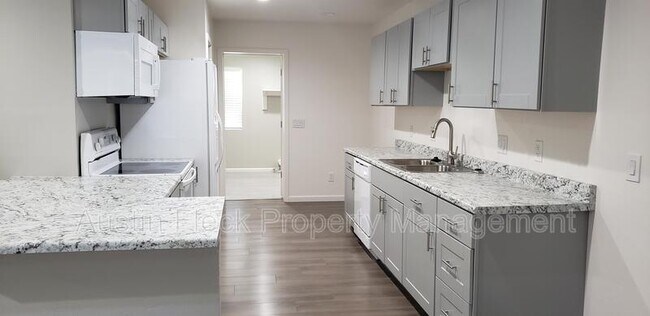Foto del edificio - 109 E 6th Ave
