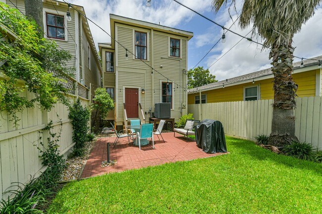 Building Photo - 1402 26th St