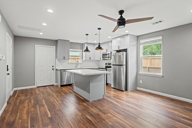 Foto del edificio - 25804 Maplewood Dr