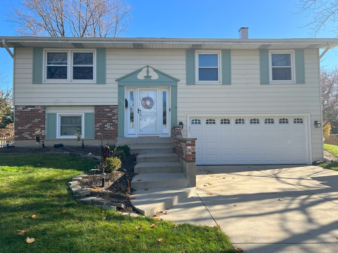 571 Ashley Dr, Glen Ellyn, IL 60137 House Rental in Glen Ellyn, IL