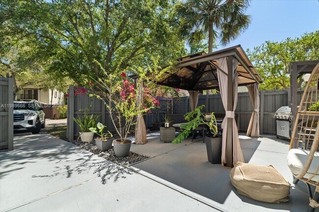 Foto del edificio - 3627 Cocoplum Cir