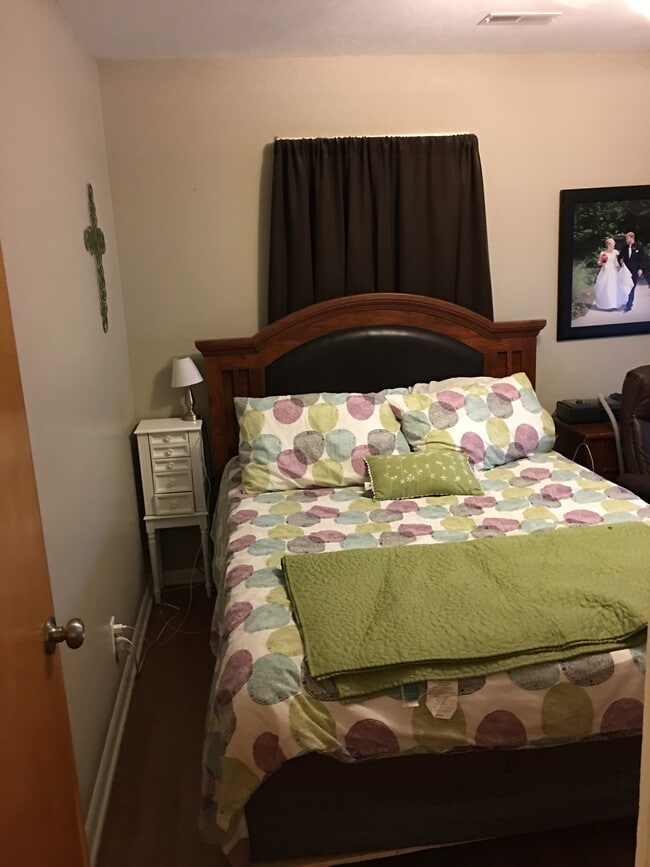 Bedroom #1 - 5810 Wilshire Boulevard