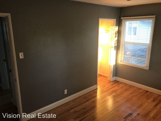 Building Photo - 3 br, 2 bath House - 680 Brookside Dr