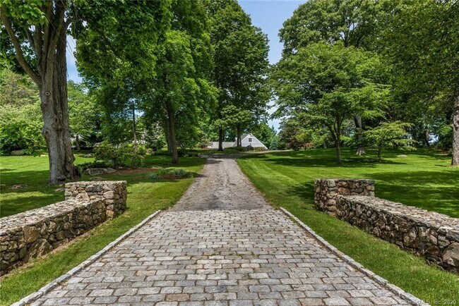 Foto del edificio - 379 Old Sachems Head Rd