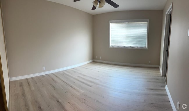 Building Photo - 5 Firwood