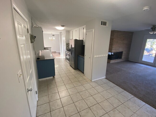 Foto del edificio - 1317 Oakdale Dr