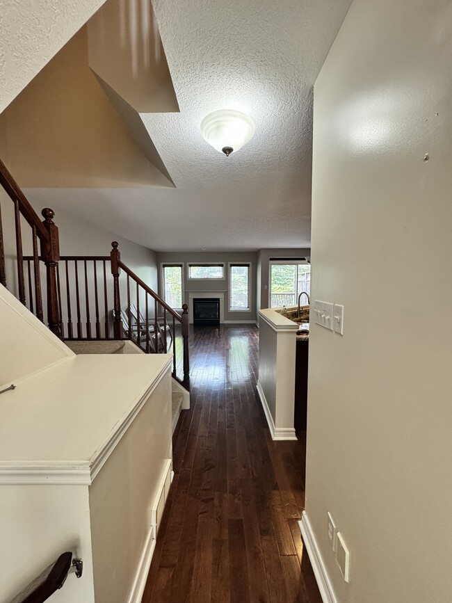 Building Photo - 505 Blue Jay Dr