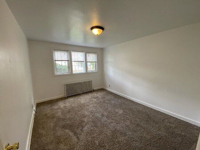 Foto del edificio - 443 NE Winchester St