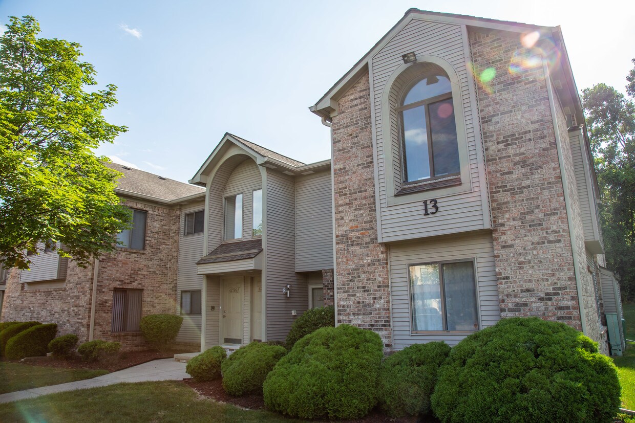 42785 Lilley Pointe Dr, Canton, MI 48187 Condo for Rent in Canton, MI
