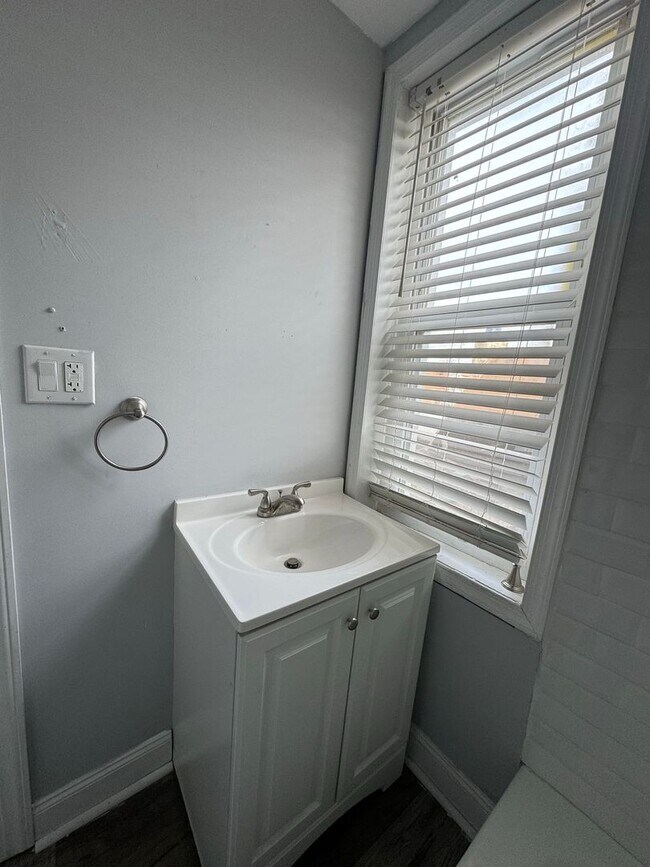 Foto del edificio - 610 E 9th St