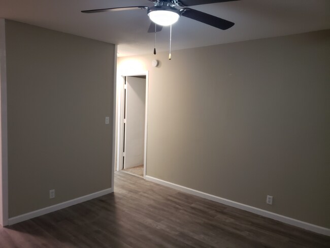 Foto del edificio - 734 N Country Acres Ave