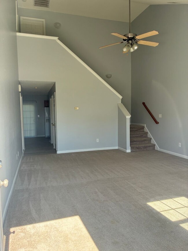 Building Photo - Delightful 2 bedroom 2.5 bath located in Hubert. Just a short drive to Camp Lejeune, area beaches...