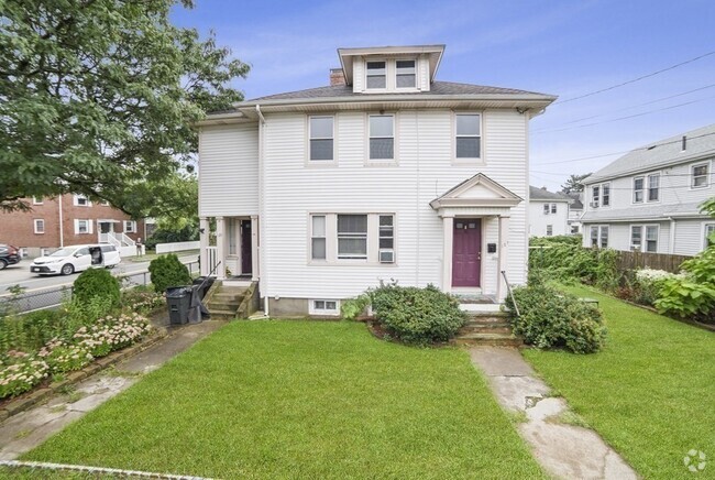 Building Photo - 127 Russell St