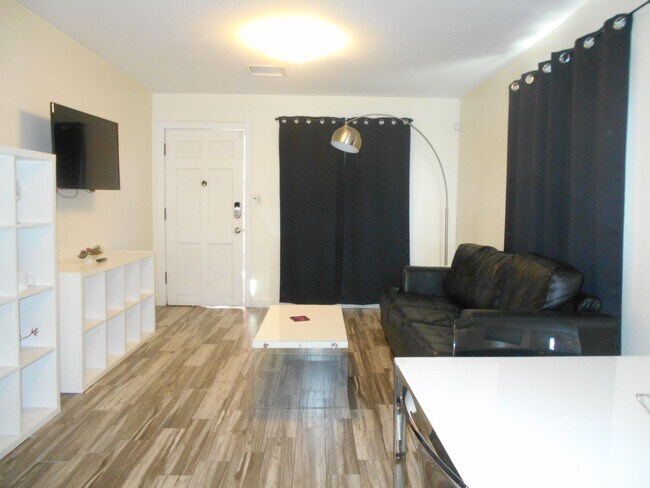 Foto del edificio - Charming Fully Remodeled Bungalow in Downtown Las Vegas