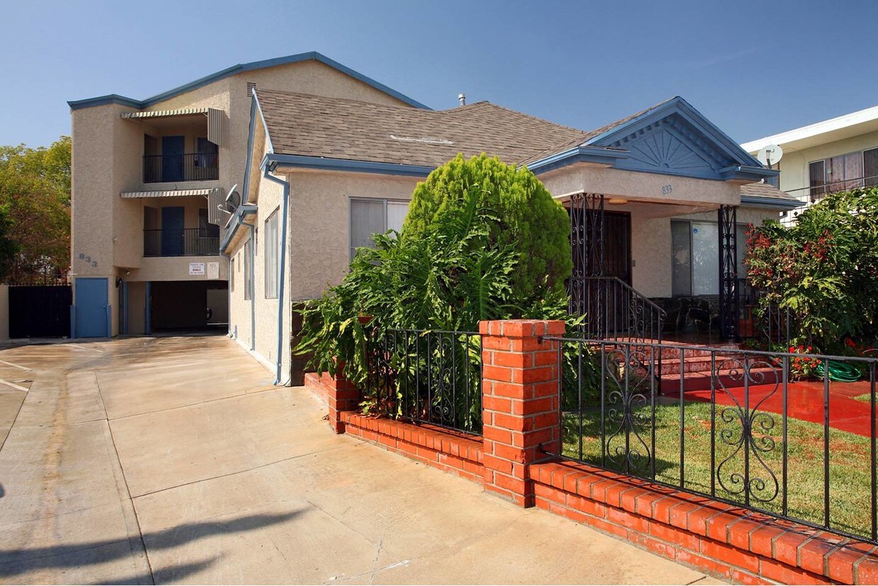 Primary Photo - 831-833 N Normandie Ave