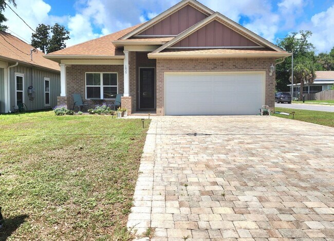 Foto del edificio - On the hunt for a beautiful, open floor plan home to rent close to downtown?