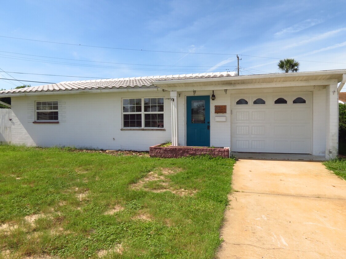 Primary Photo - 52 Seacrest Dr