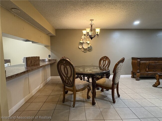 Foto del edificio - 4918 Granada Blvd