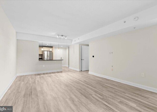 Foto del edificio - 2451 Midtown Ave