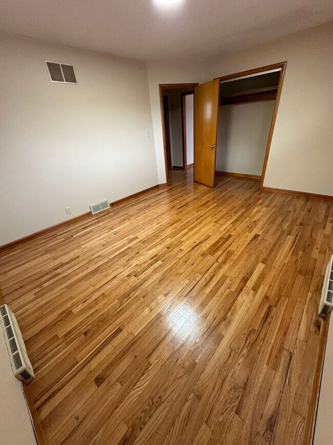 Building Photo - 2 Bedroom, 1 Bathroom House