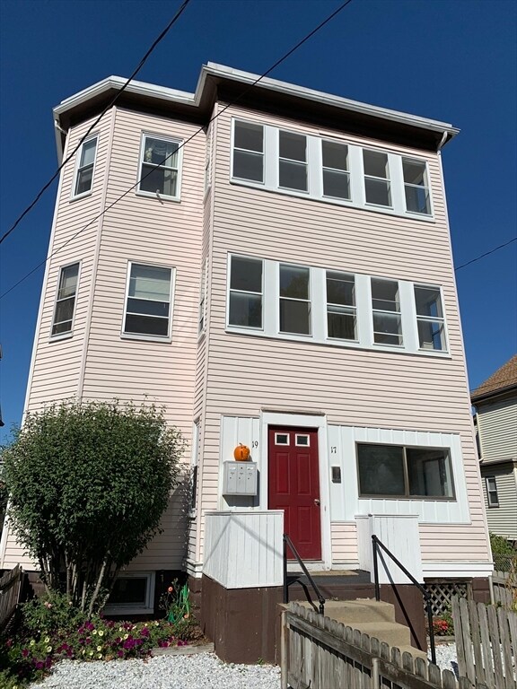 17 Wareham St Unit 2, Medford, MA 02155 Room for Rent in Medford, MA