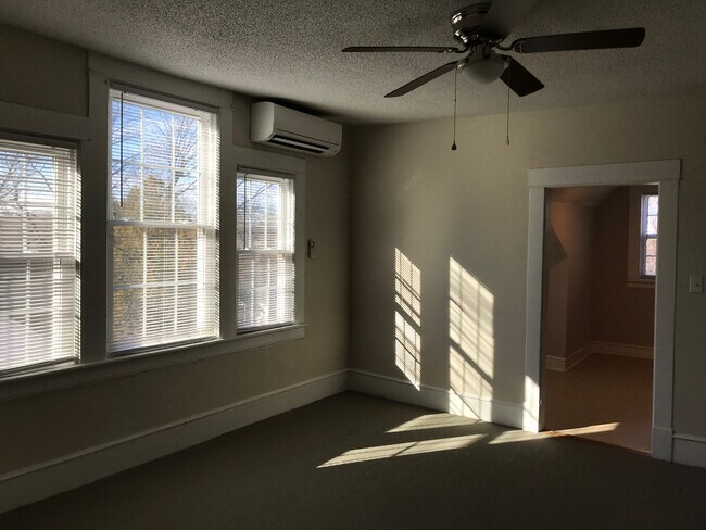 Aéreo - 1219 Grace Ave