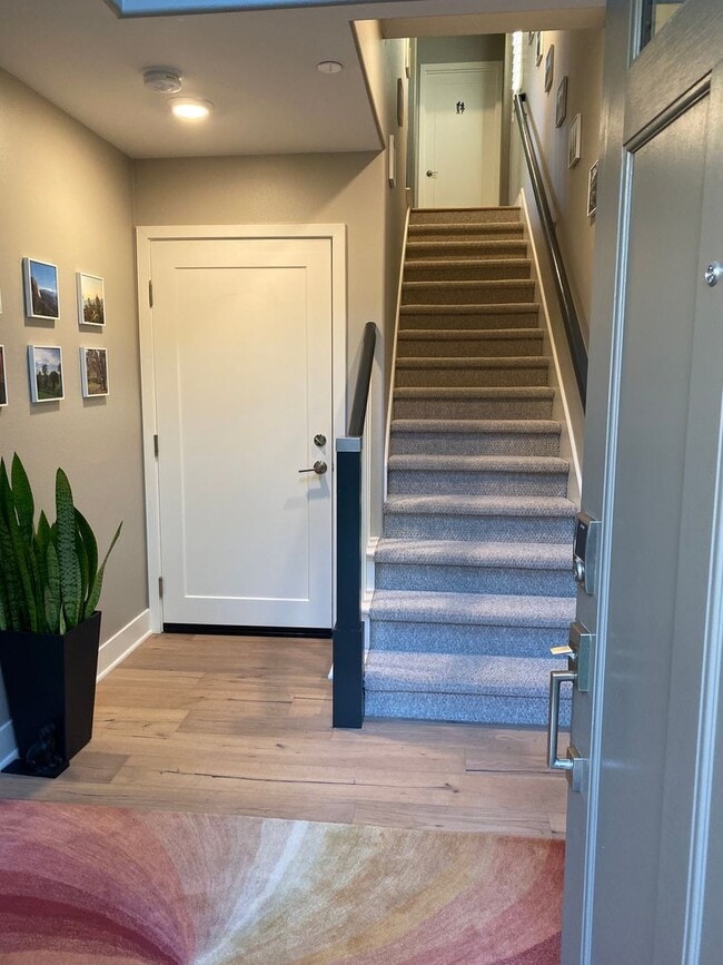 Foto del edificio - Luxurious 2 Bedroom w/ Office in La Jolla ...