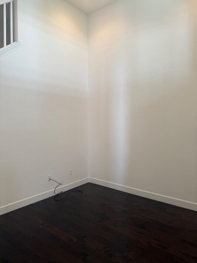 Foto del edificio - Beautiful Livermore Townhome 2 bedroom and 3 Bathroom Steps from Downtown!