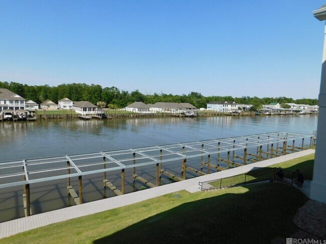 Building Photo - 12386 River Highlands Dr