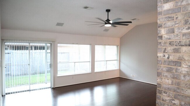 Foto del edificio - 2515 Edgedale Dr