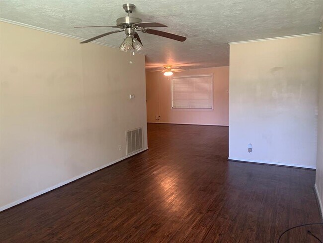 Building Photo - 6751 Ridgeway Dr