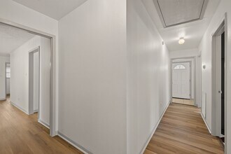 Building Photo - 1705 Eldon St
