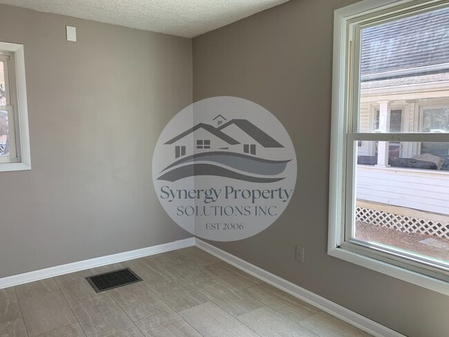 Building Photo - Nice home with Space to grow your Family!