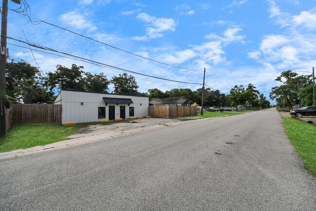 Foto del edificio - 7208 Helmers St