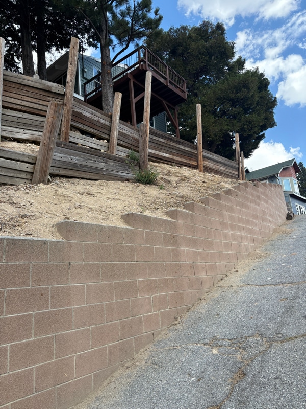 Building Photo - 497 Delle Dr