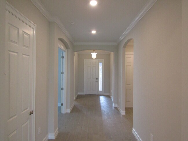 Building Photo - 608 Maraviya Blvd