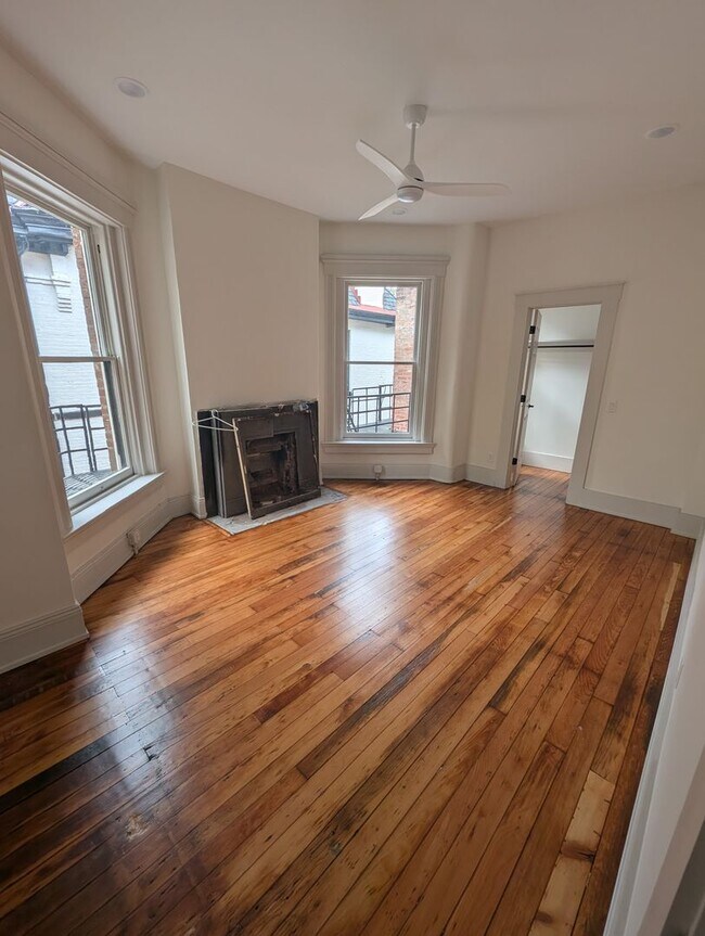 Building Photo - Beautifully Renovated, Elegant Apartments in Historic Covington