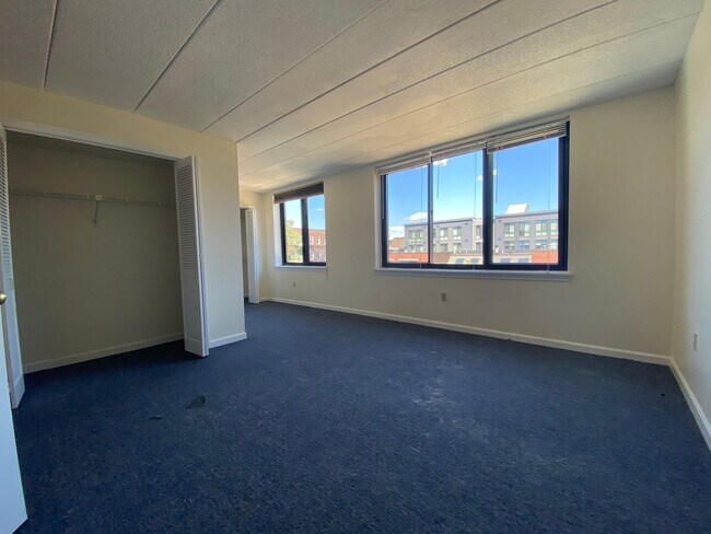 Building Photo - 77 Brainerd Rd