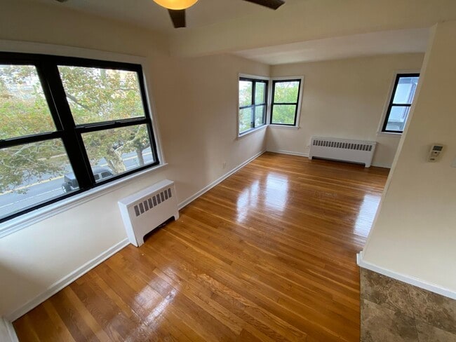 Interior Photo - 406 Deal Lake
