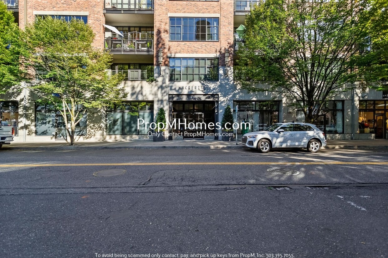 One Bedroom Loft w/ City Views in the Pear... - Vibrant One Bedroom Loft w/ City Views In ...
