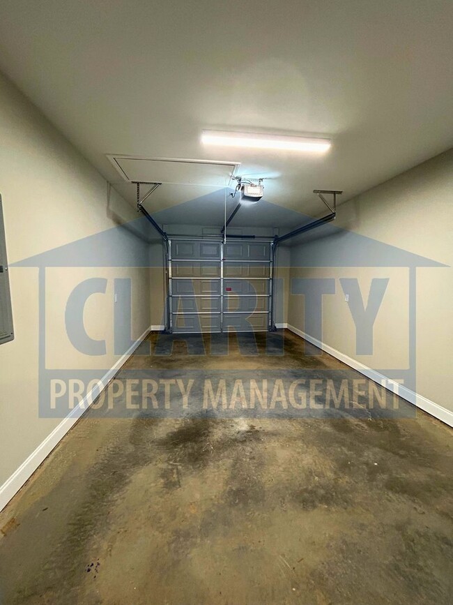 Building Photo - Modern two bedroom townhome!