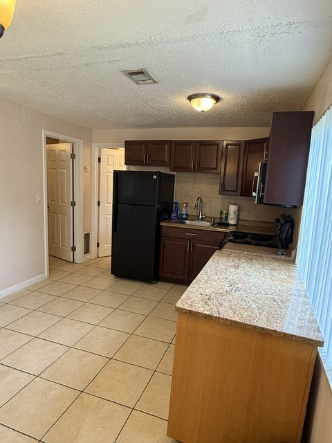 Building Photo - 5972