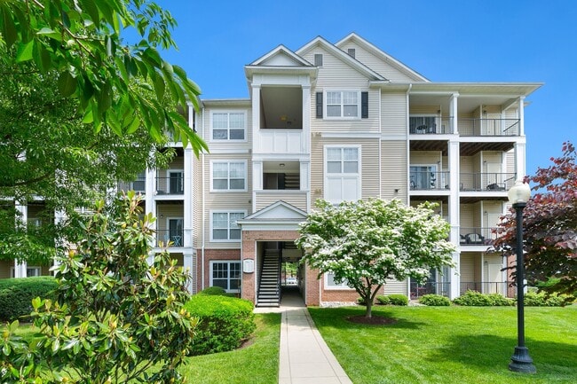 Building - 19625 Galway Bay Cir (Germantown, MD) Apartment