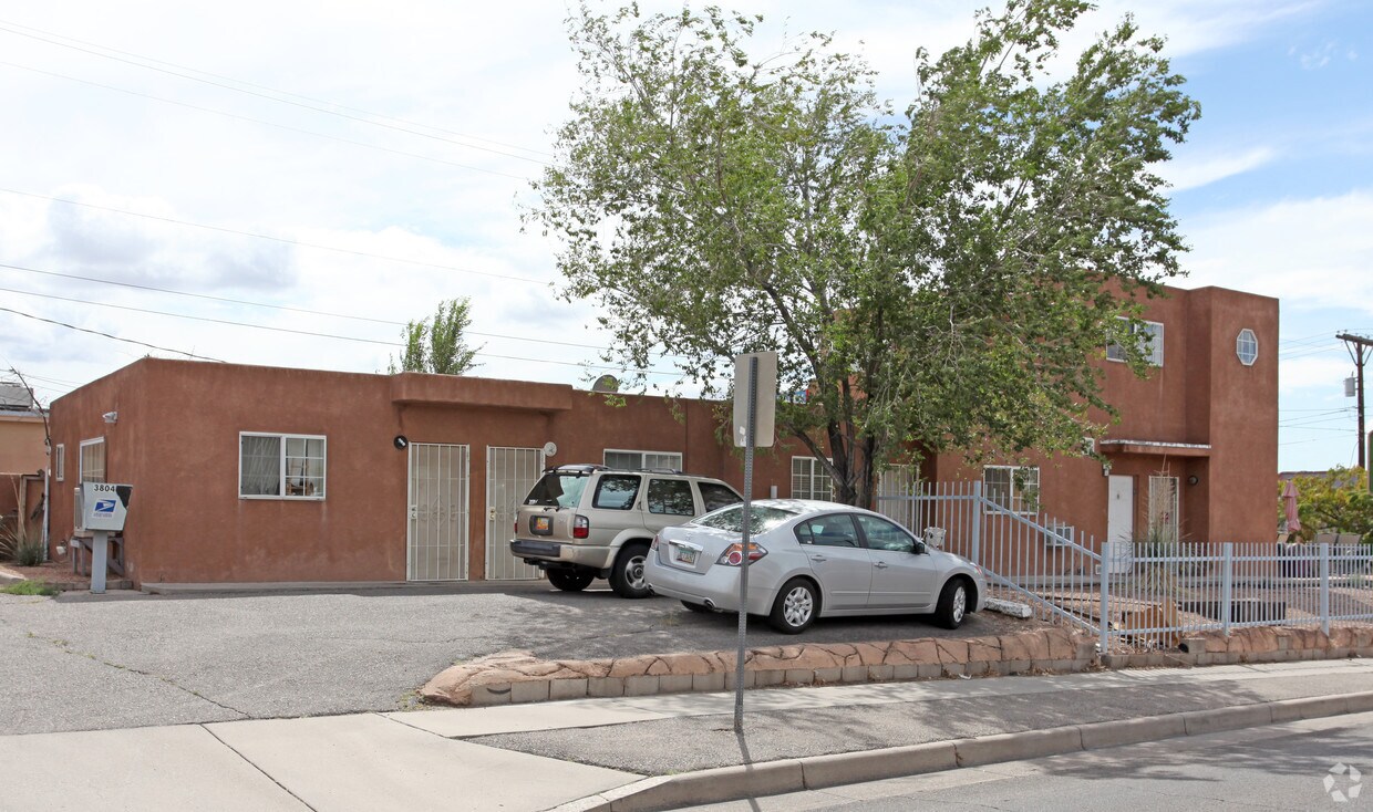 Foto del edificio - 3804 Copper Ave NE