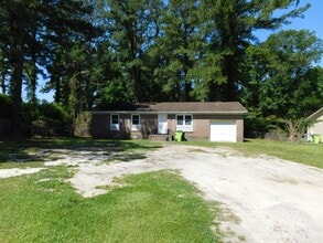 Building Photo - 4004 Brandywine Dr